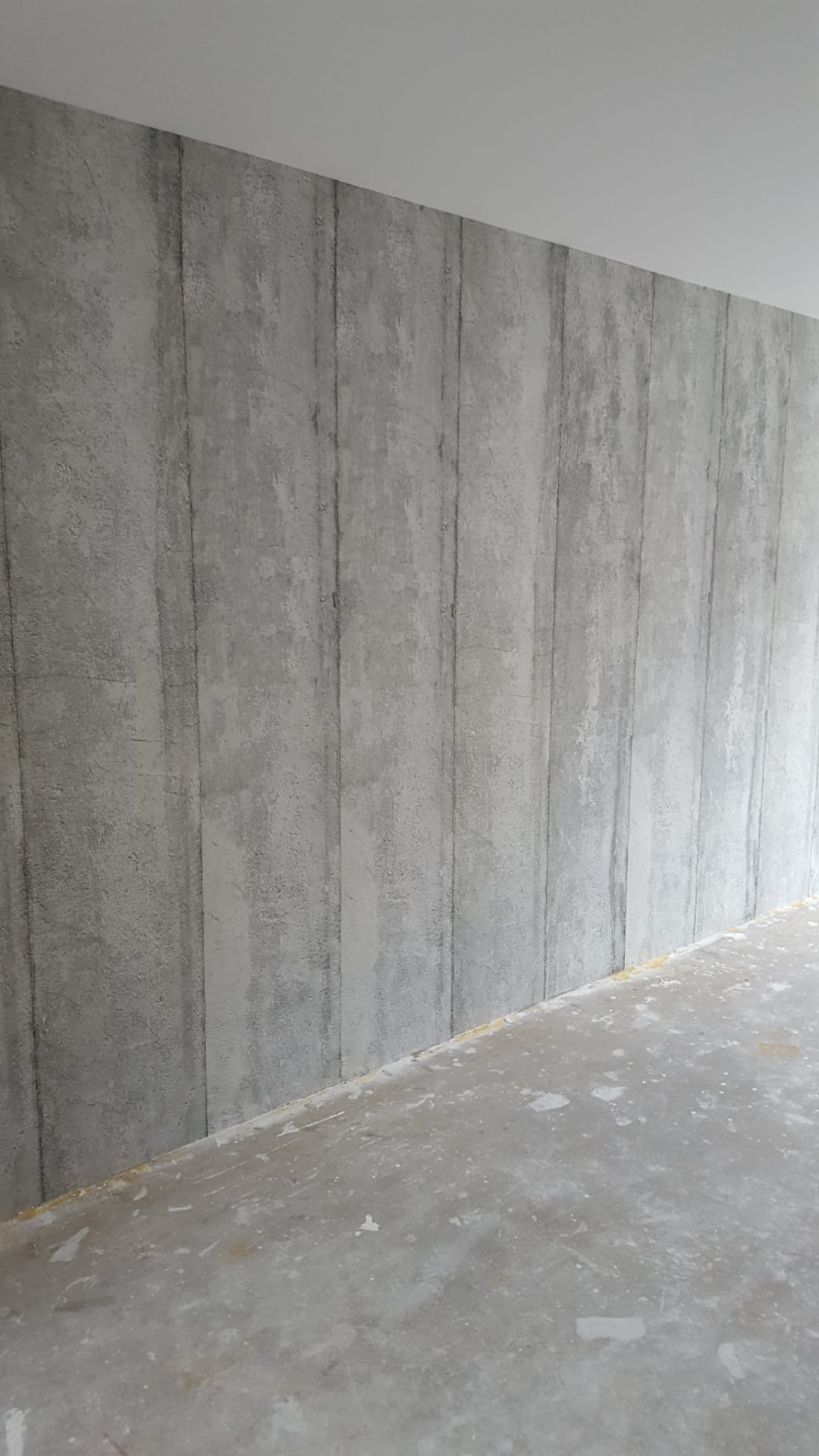Detail van betonlook stucwerk met structuur en kleurnuances